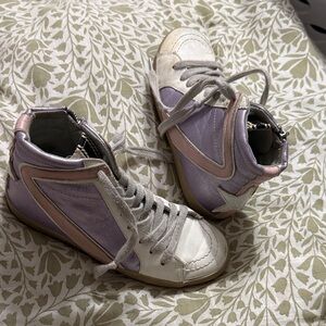 ShuShop Kids High-Top Sneakers in White and Pink